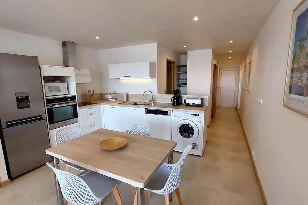 Front De Mer - Emplacement Prise Au Calme - T2 Moderne Et Entierement Climatise - Tout A Pieds Sanary-sur-Mer 0*,