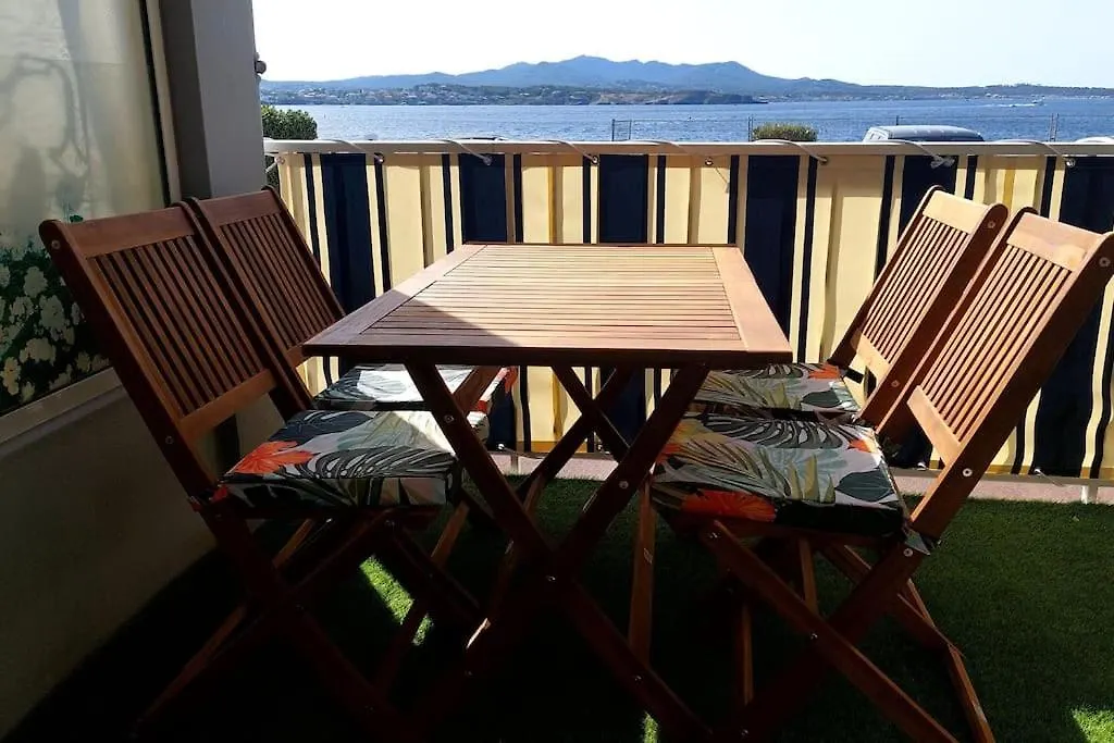 Front De Mer - Emplacement Prise Au Calme - T2 Moderne Et Entierement Climatise - Tout A Pieds Sanary-sur-Mer 0*,  France